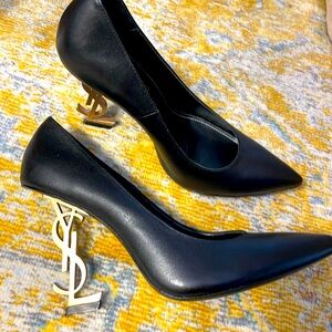 YSL logo heels size 9.5 / 10 like new condition